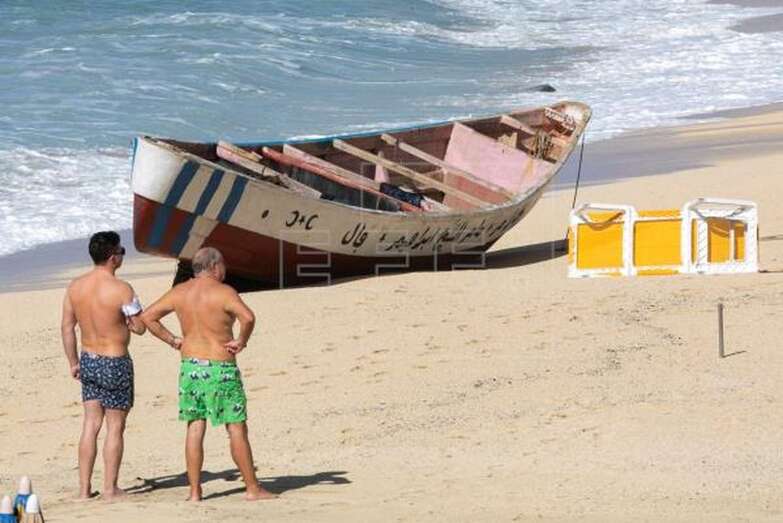 Imagen de archivo de una patera que arribó por sus propios medios a la playa de Amadores (EFE / Quique Curbelo)